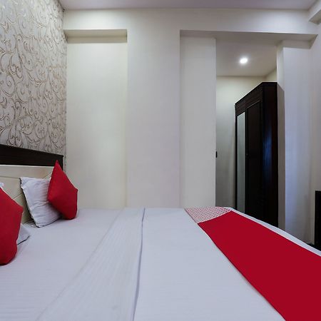 Oyo 16539 Grand Sandarshini Inn Hyderabad Eksteriør billede