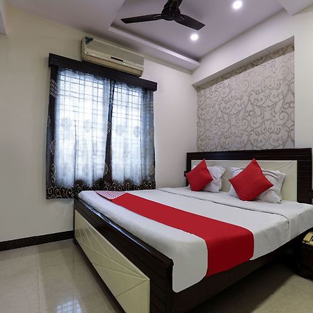 Oyo 16539 Grand Sandarshini Inn Hyderabad Eksteriør billede