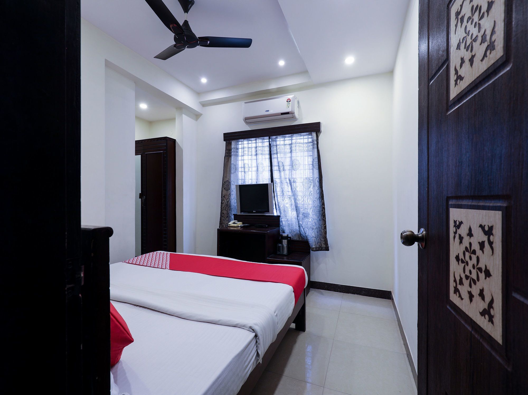 Oyo 16539 Grand Sandarshini Inn Hyderabad Eksteriør billede