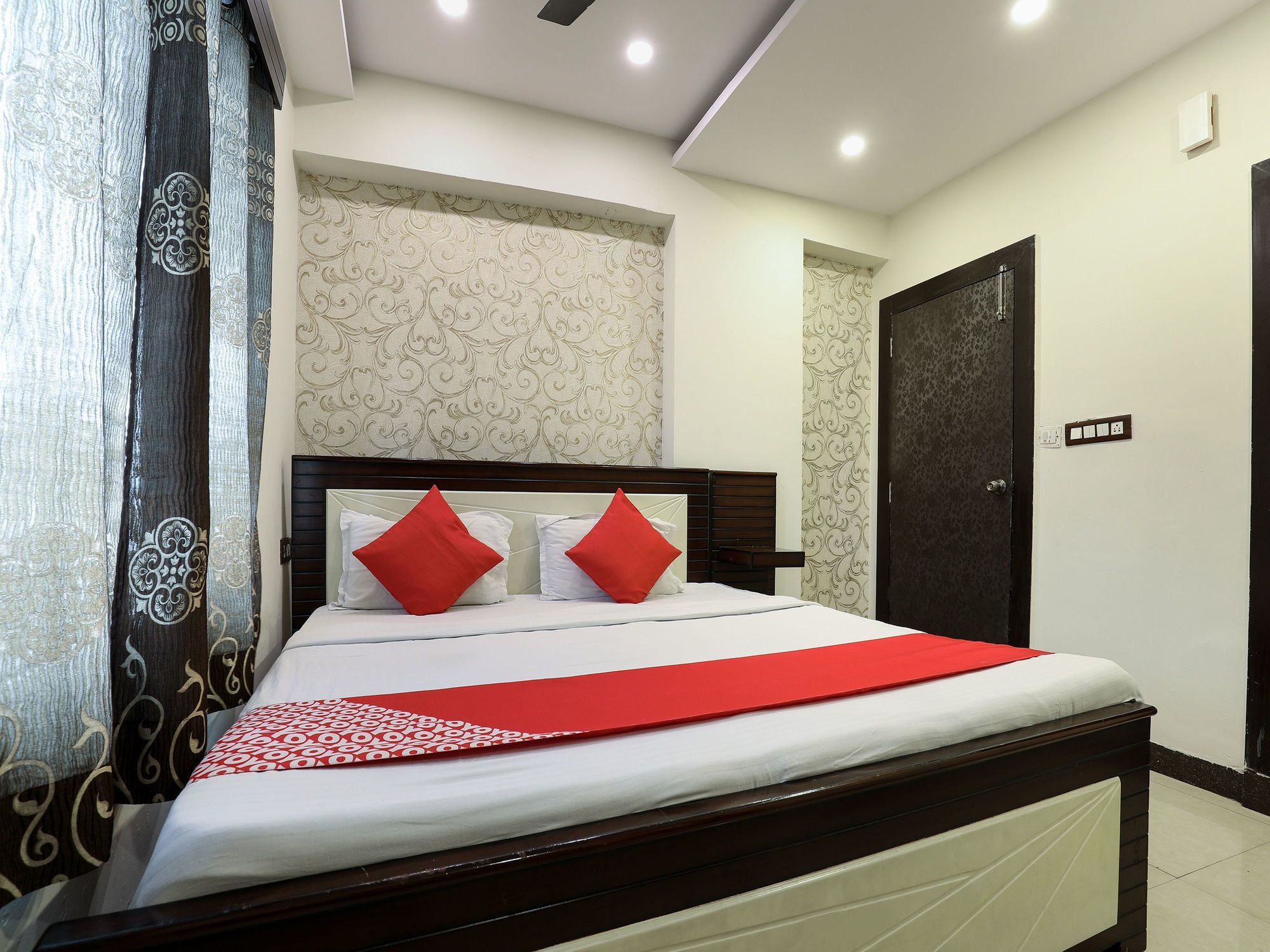 Oyo 16539 Grand Sandarshini Inn Hyderabad Eksteriør billede