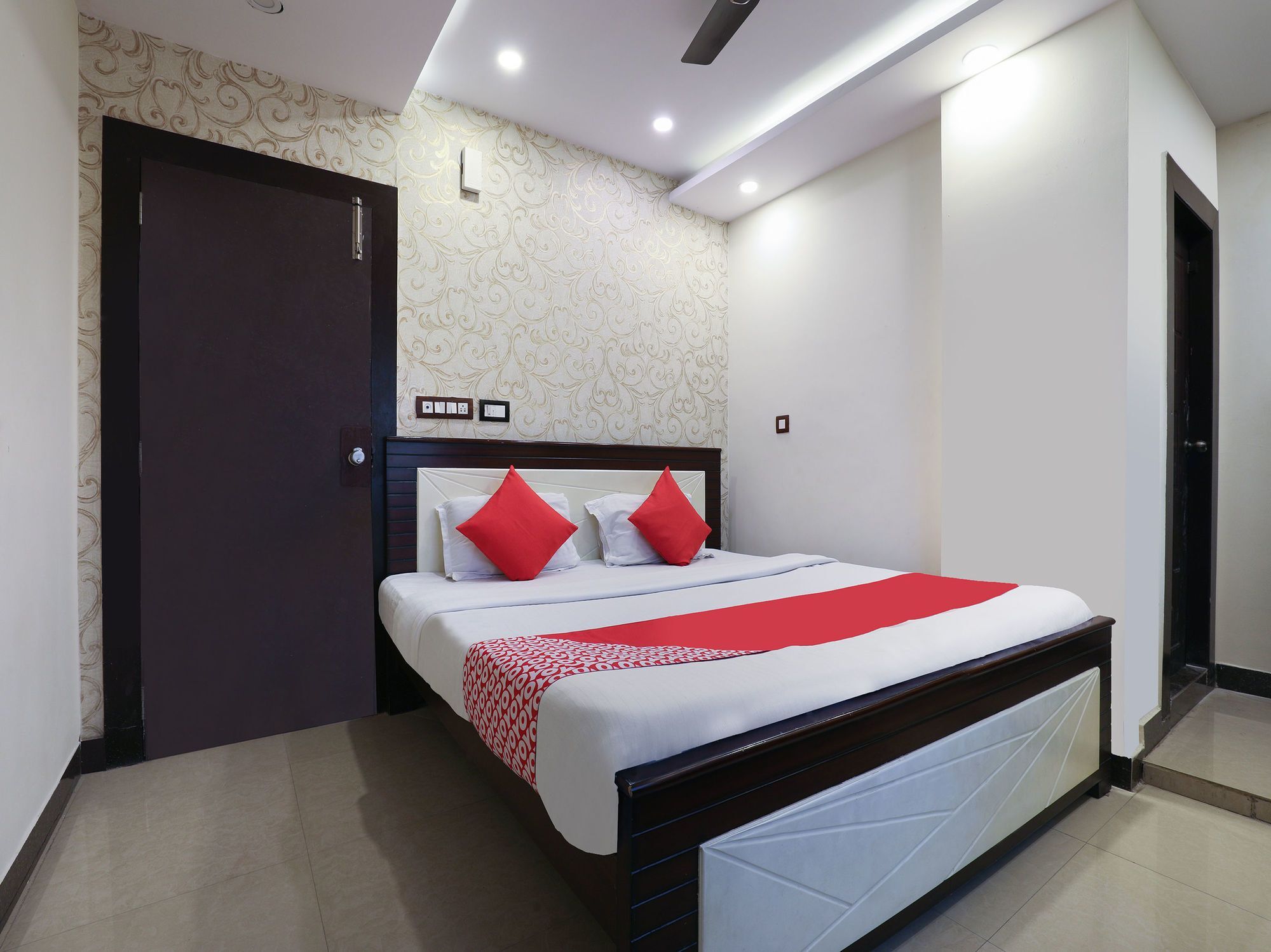 Oyo 16539 Grand Sandarshini Inn Hyderabad Eksteriør billede