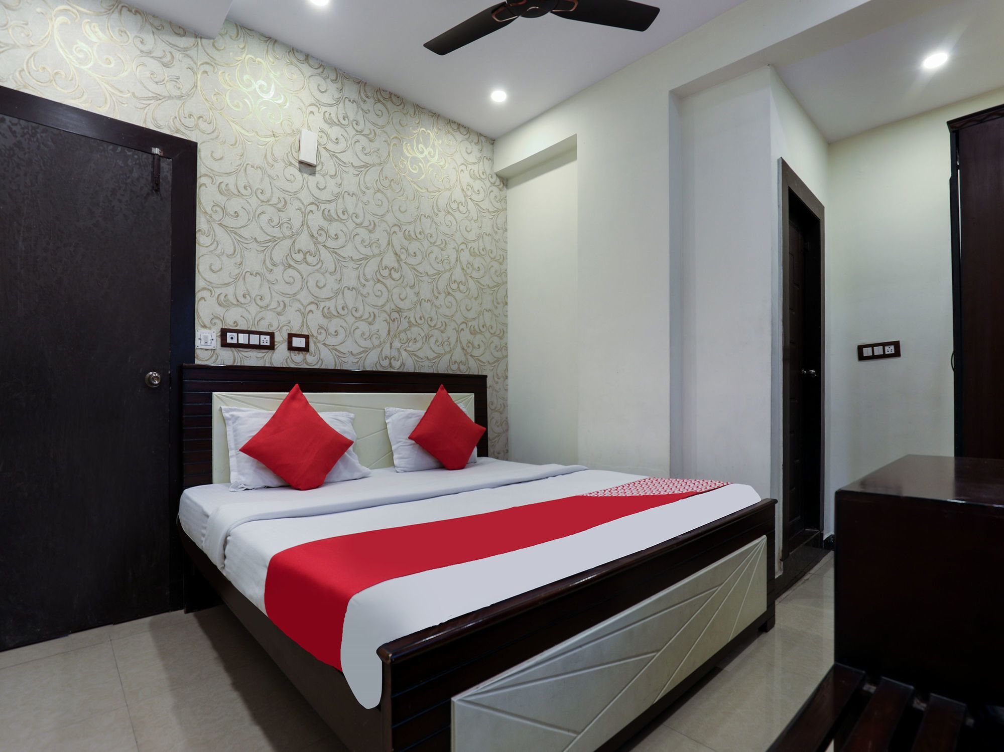 Oyo 16539 Grand Sandarshini Inn Hyderabad Eksteriør billede