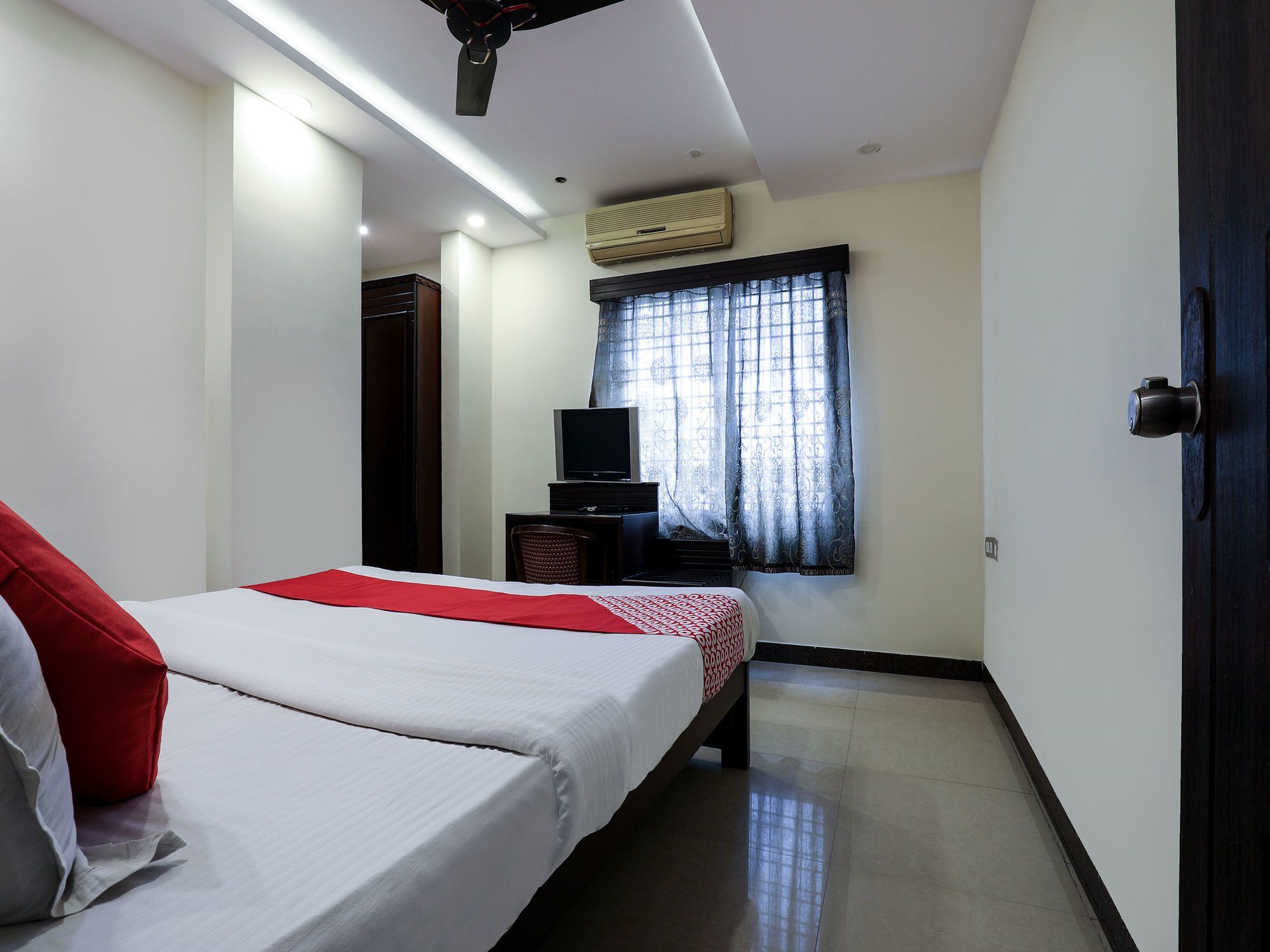 Oyo 16539 Grand Sandarshini Inn Hyderabad Eksteriør billede